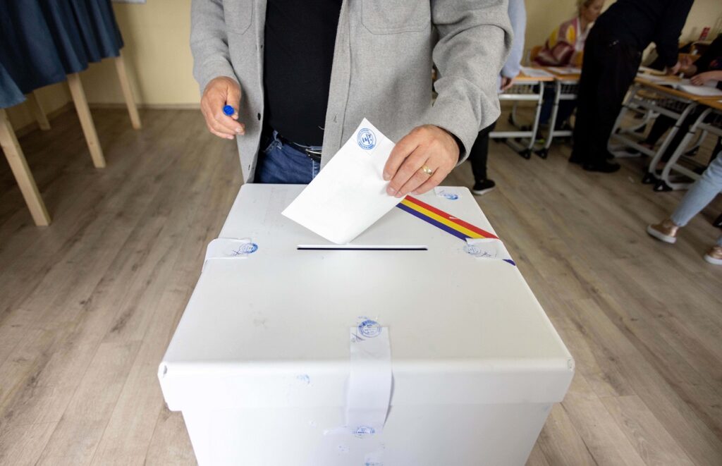 Sondaj Inscop: Peste jumătate dintre români spun că toate partidele trebuie să dispară și să fie înlocuite