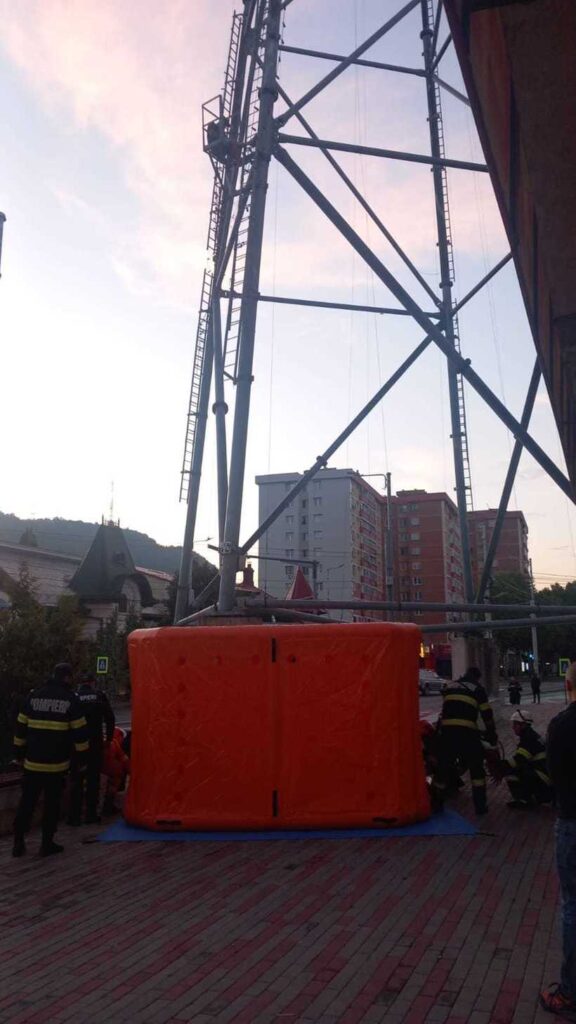 Incident la telegondola din Piatra-Neamț: pompierii intervin pentru salvarea unei persoane