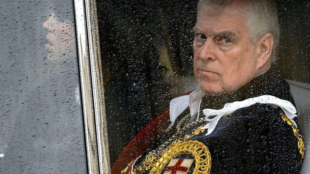 Prințul Andrew își pierde titlul și se mută din Royal Lodge