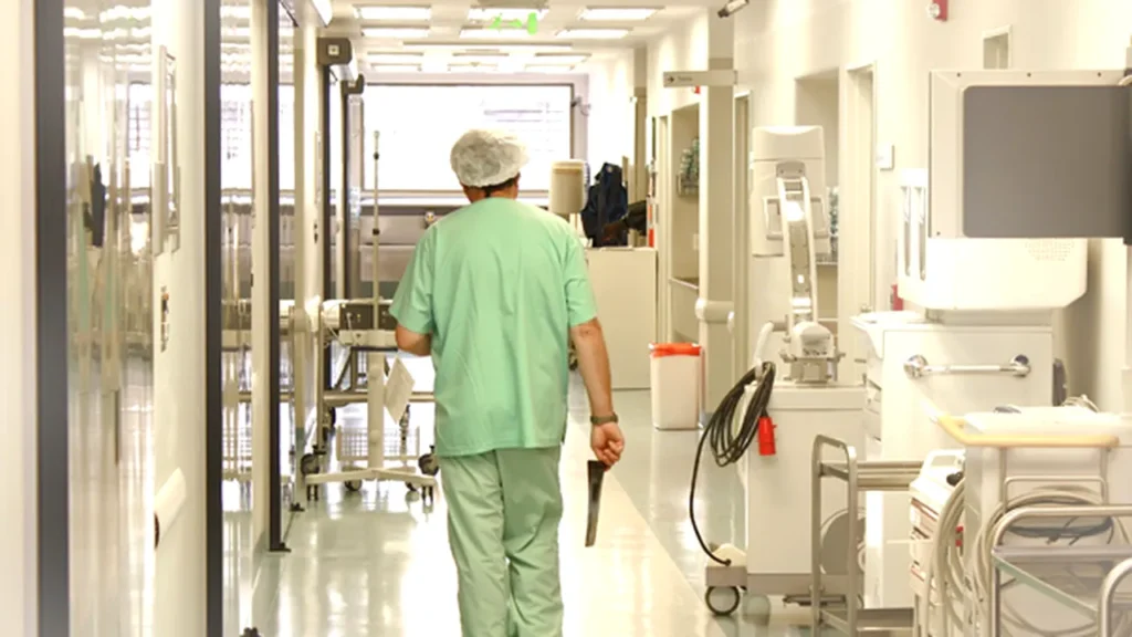 Ministrul Sănătății spune că pregătește un proiect care prevede plata diferențiată a gărzilor