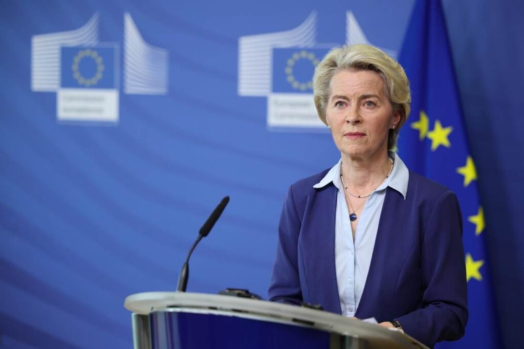 Ursula von der Leyen rămâne în funcție. Au picat la vot cele două moțiuni de cenzură