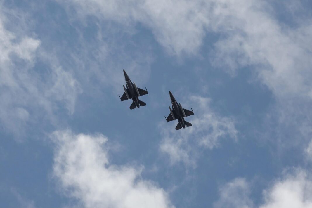 România își întărește apărarea aeriană. O nouă escadrilă de F-16 Fighting Falcon, în misiune sub comandă NATO România își întărește apărarea aeriană. O nouă escadrilă de F-16 Fighting Falcon, în misiune sub comandă NATO