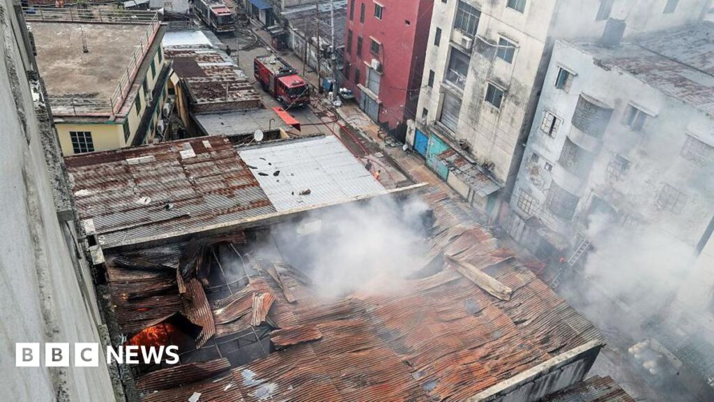 (VIDEO) Incendiu la o fabrică de confecții din Bangladesh: cel puțin 16 morți