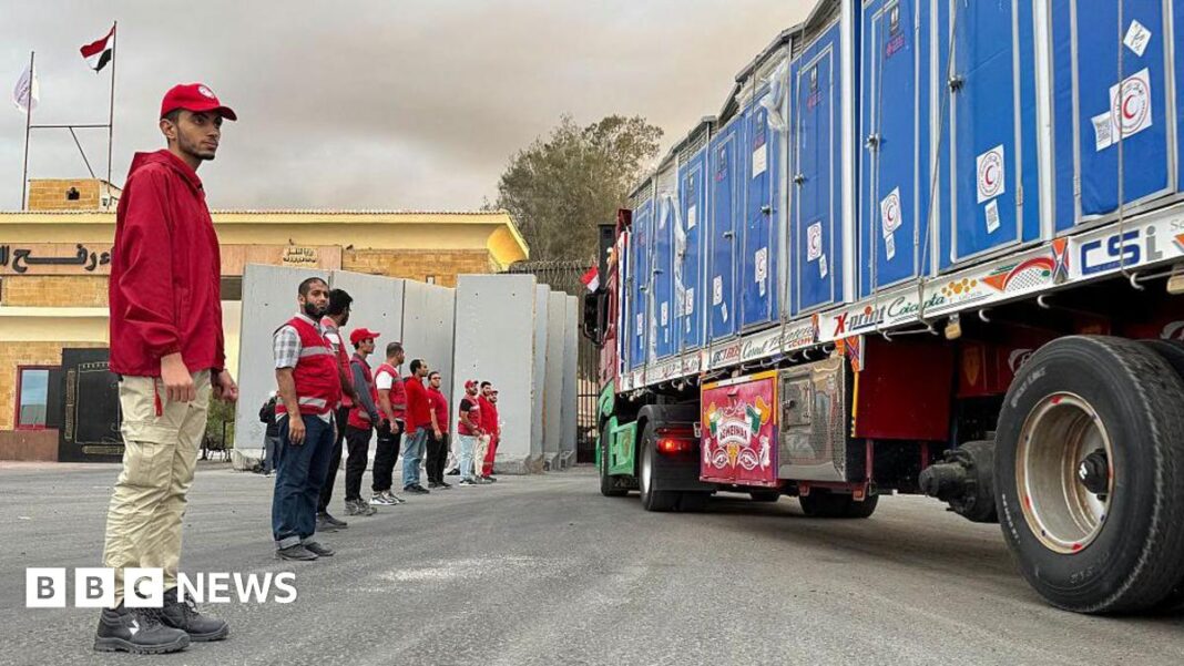 Zeci de camioane cu ajutoare intră în Gaza