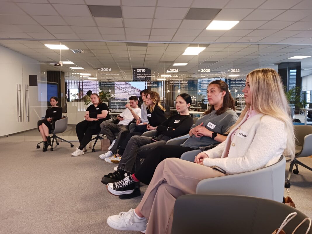 Programe speciale pentru tinerii vulnerabili