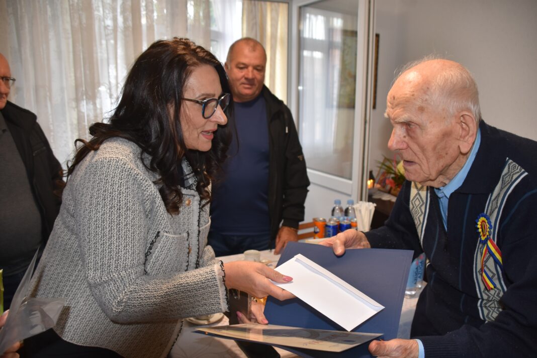 Ultimul veteran de război din oraș sărbătorit la împlinirea vârstei de 101 ani