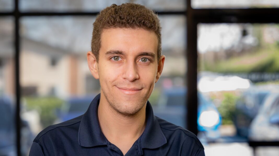 Marele maestru american de șah și comentator online Daniel Naroditsky