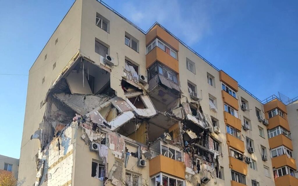 O a treia persoană a murit în urma exploziei dintr-un bloc din Capitală