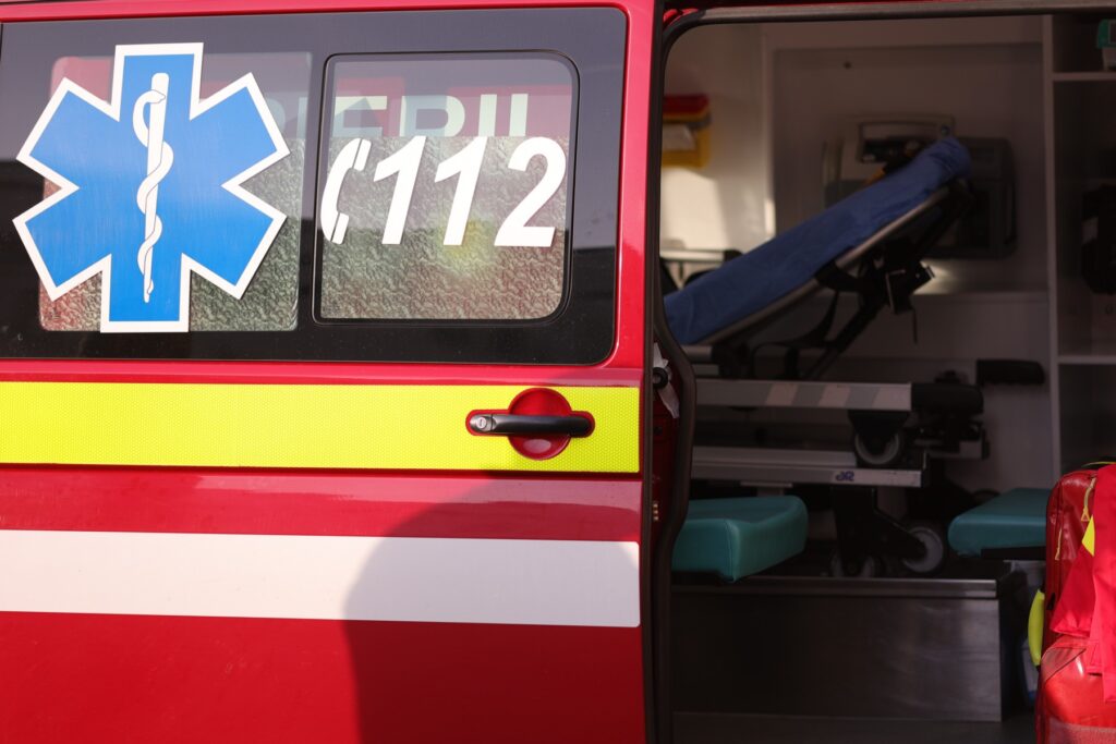 Olt: Un bărbat a murit după ce a fost acroşat de o şoferiţă