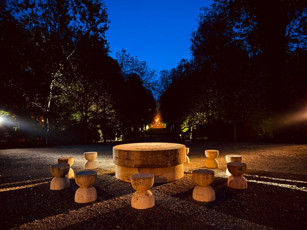 Muzica pe care o asculta Brâncuși în atelierul său se va auzi în Parcul Central din Târgu Jiu Muzica pe care o asculta Brâncuși în atelierul său se va auzi în Parcul Central din Târgu Jiu