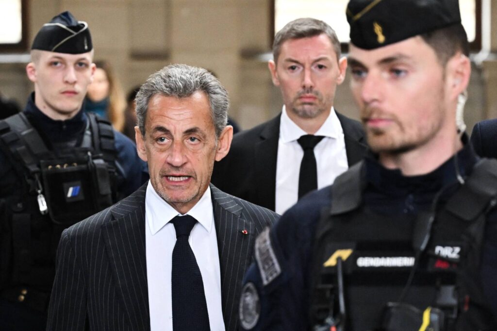Nicolas Sarkozy își începe pedeapsa de cinci ani de închisoare pentru conspirație financiară