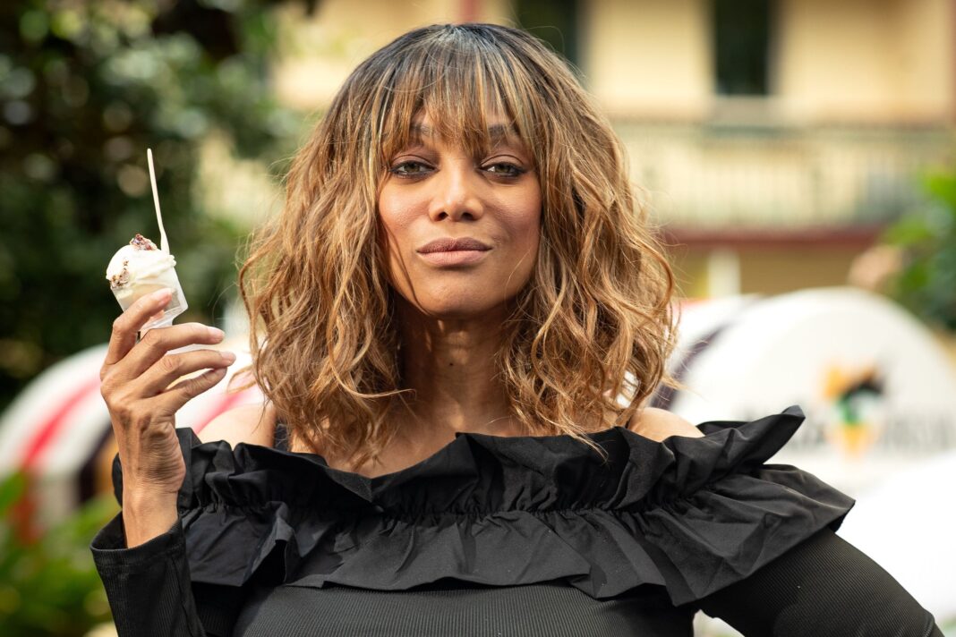 Tyra Banks Tyra Banks lansează înghețata „Smize & Dream” la The Rocks din Sydney, New South Wales