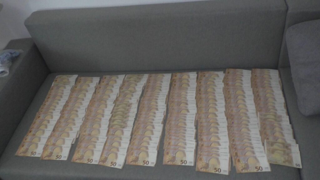 Avocat din Olt, reținut de DNA Craiova pentru trafic de influență. Flagrant la primirea a 30.000 de euro