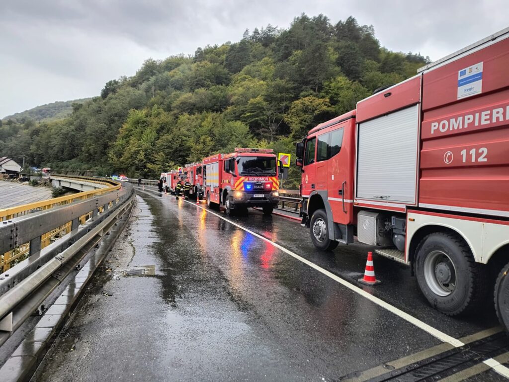 (VIDEO) Incendiu la Mănăstirea Cozia Veche pe DN7