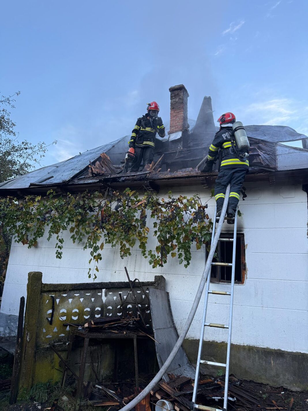 Incendiu Slătioara Vâlcea: victimă decedată și bărbat rănit cu arsuri la față și brațe