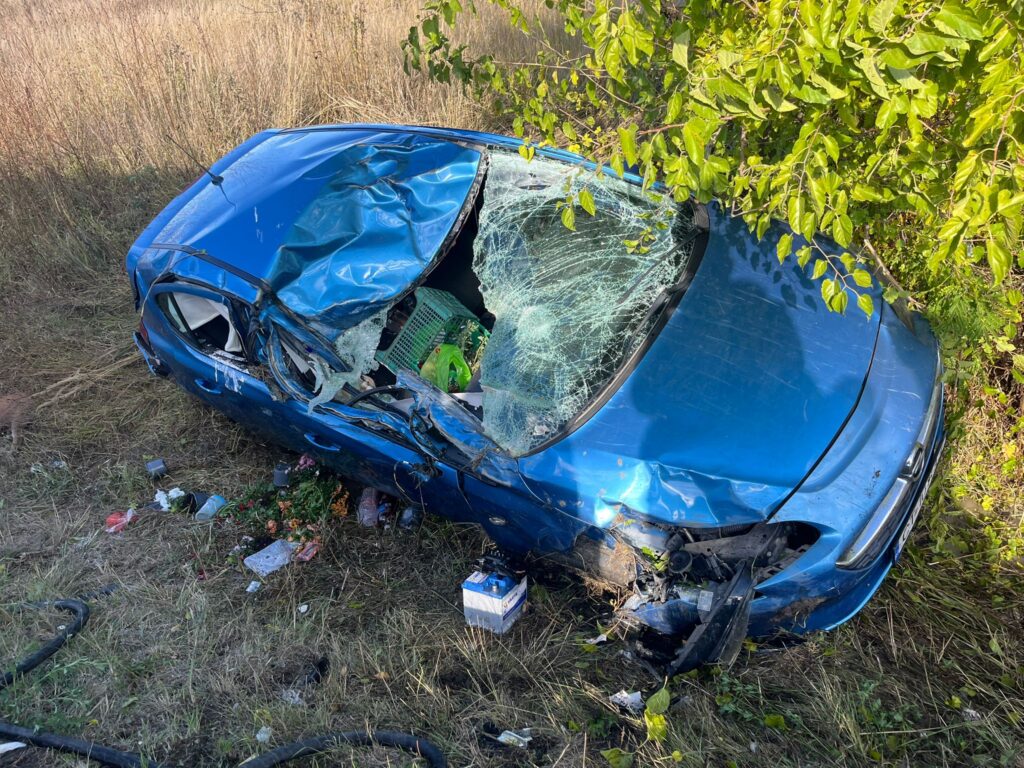 Dolj: Accident pe DN 6. O femeie de 71 de ani a ajuns cu maşina într-un şanţ