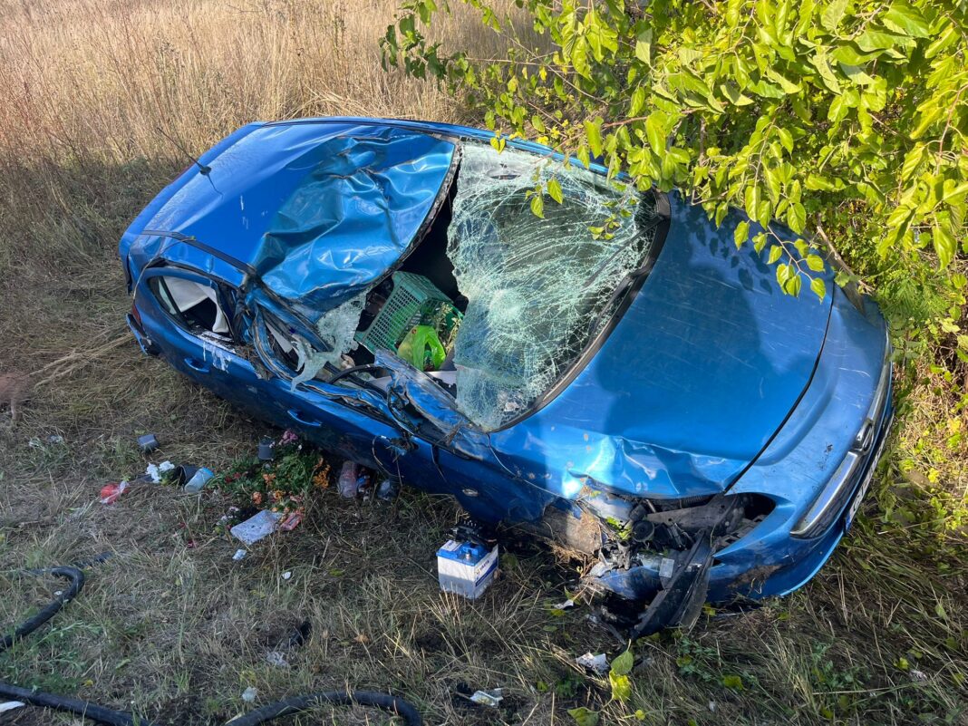 Dolj: Accident pe DN 6. O femeie de 71 de ani a ajuns cu maşina într-un şanţ