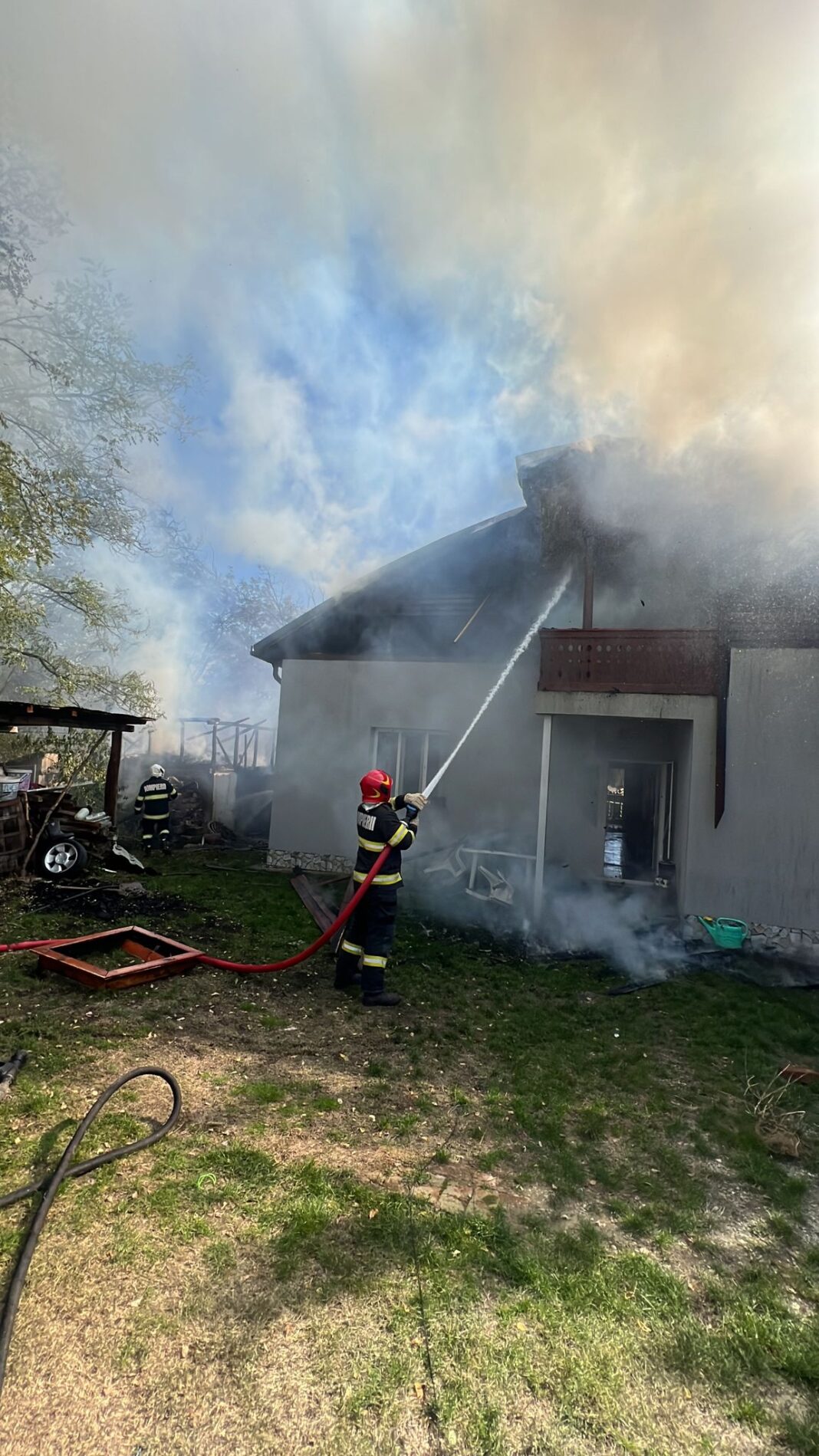 Incendiu într-o gospodărie din localitatea Fârtățești