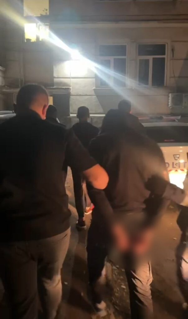 (VIDEO) Dolj: Cercetați pentru tâlhărie calificată, reținuți de polițiști în Valea Stanciului