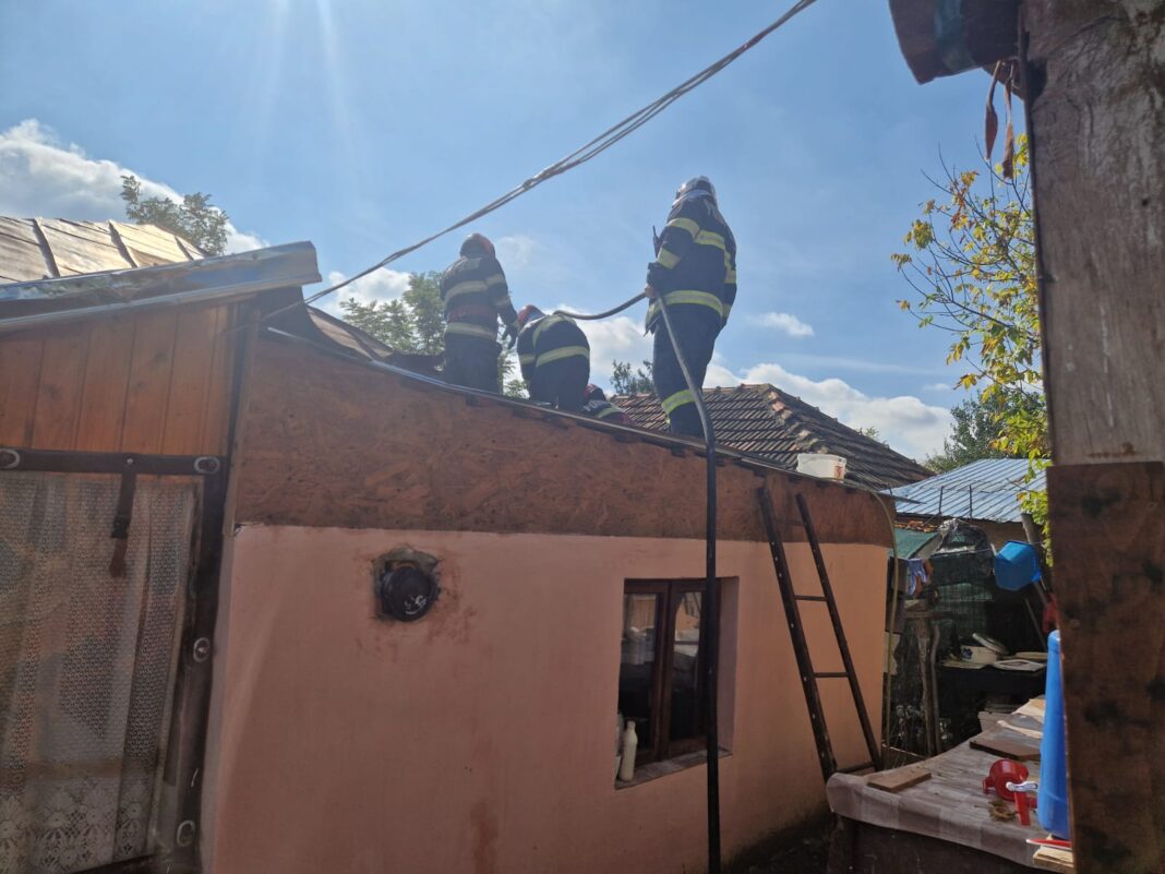 Incendiu la o casă din Pleșoi, sat Milovan