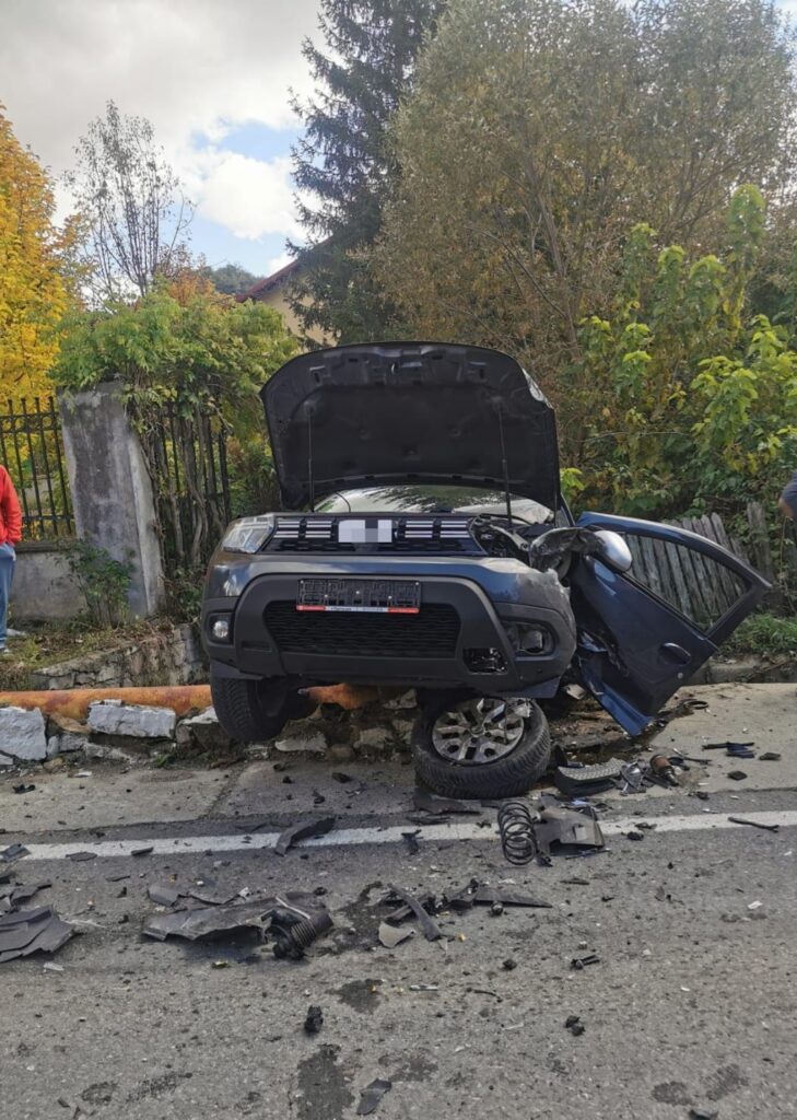 Vâlcea: Accident rutier în localitatea Păușești-Măglași: patru persoane au ajuns la spital