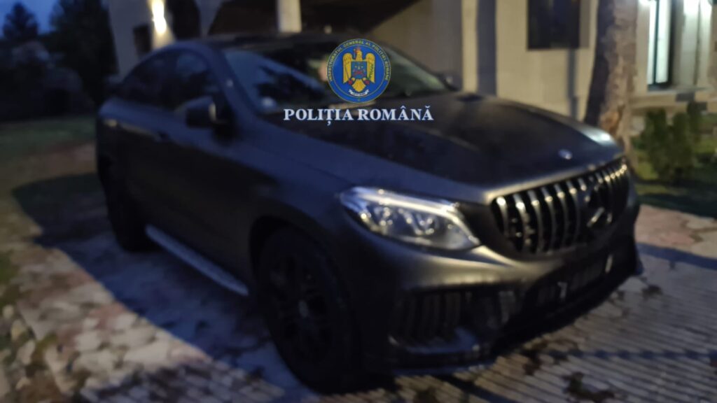 (VIDEO) Doi tineri din Buzău reținuți pentru furtul unui autoturism de 55.000 de euro din Craiova
