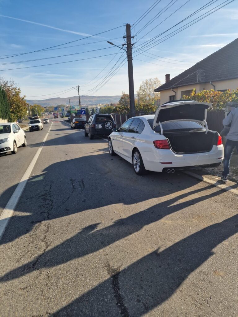 Accident rutier în Râmnicu Vâlcea: trei mașini implicate, un minor rănit ușor
