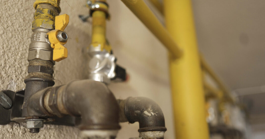 ANAF a suspendat activitatea firmei despre care locatarii din Rahova spun că a rupt sigiliul după oprirea gazelor