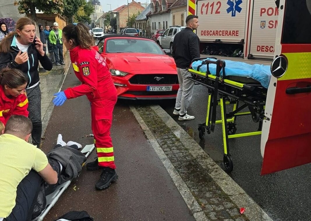 Copil în stare gravă după ce a fost accidentat pe trotuar de o mașină intrată pe contrasens