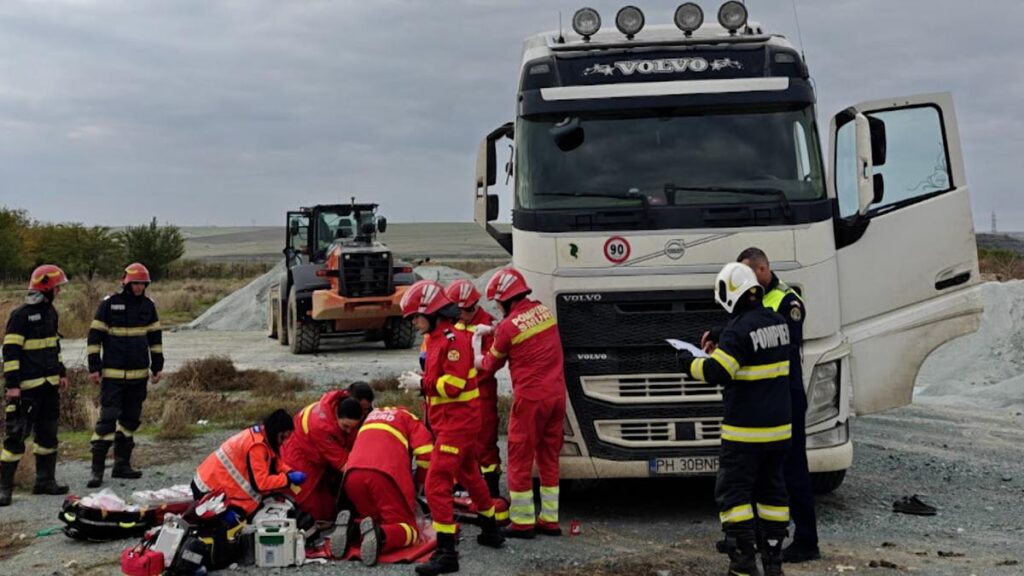 Un şofer a murit electrocutat, după ce bena basculantei a atins un fir de înaltă tensiune