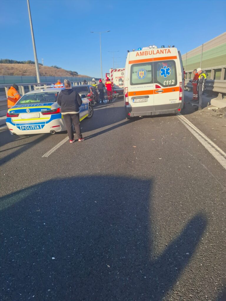 Olt: Circulația pe DEX 12, blocată total la Balș în urma unui accident