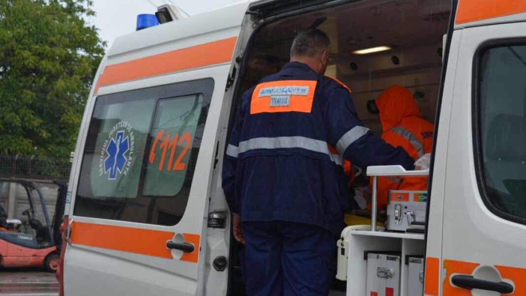 Accident grav în care au fost implicate trei maşini, pe DN13