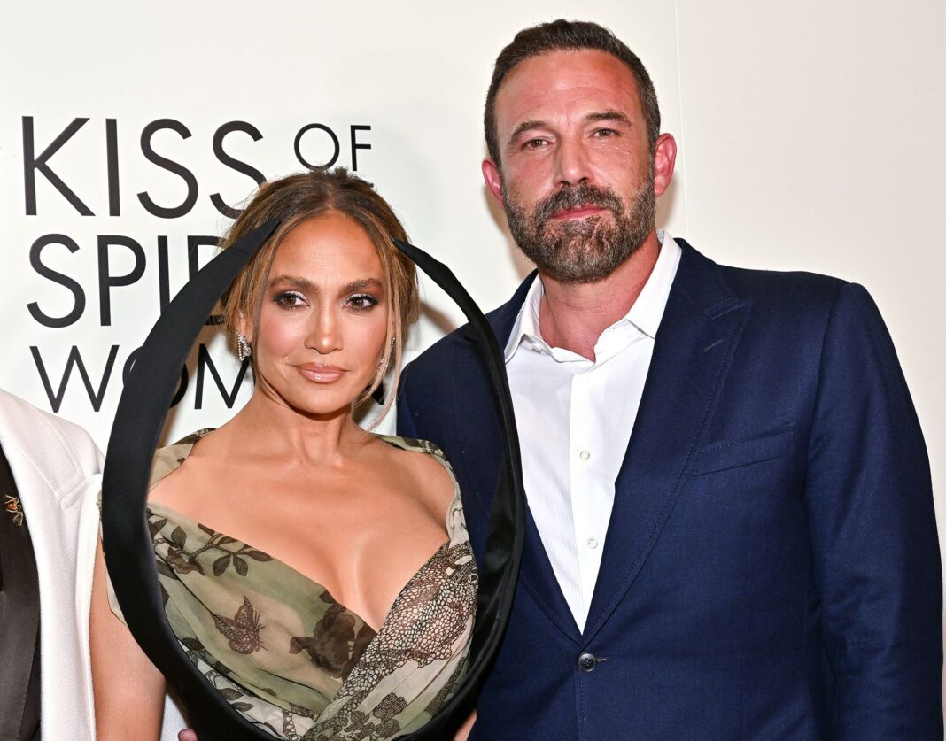 Jennifer Lopez, stânga, și Ben Affleck participă la proiecția specială a filmului „Kiss of the Spider Woman” la The Shed