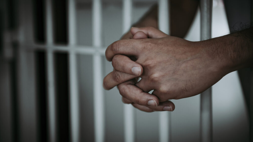 Dolj: Bărbat de 50 de ani, arestat preventiv după ce ar fi violat o femeie de 83 de ani