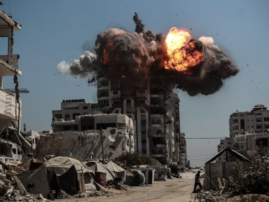 Armata israeliană atacă din nou Gaza