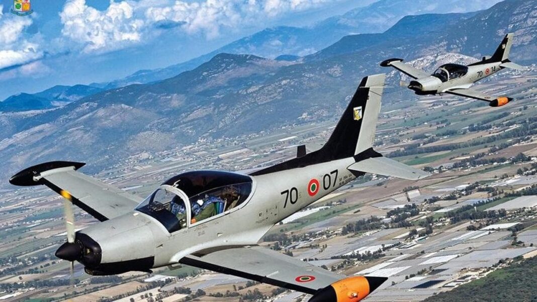 Doi militari şi-au pierdut viaţa după ce un avion al armatei italiene s-a prăbuşit într-o zonă forestieră