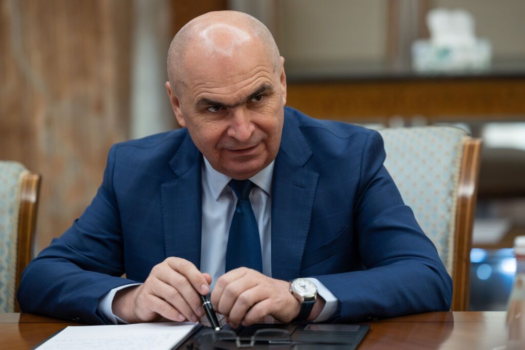 Premierul Ilie Bolojan: România trebuie să investească în stocare şi în conectarea reţelelor energetice, care vor reduce costurile şi vor creşte siguranţa energetică