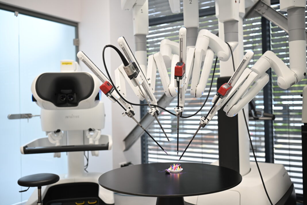 Sistemul robotic da Vinci 5