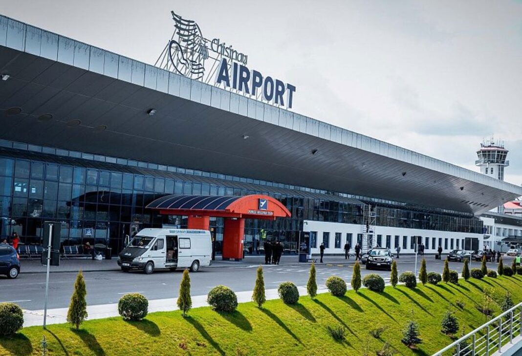 Pasageri evacuaţi de urgenţă din cauza unui risc de explozie pe Aeroportul din Chișinău