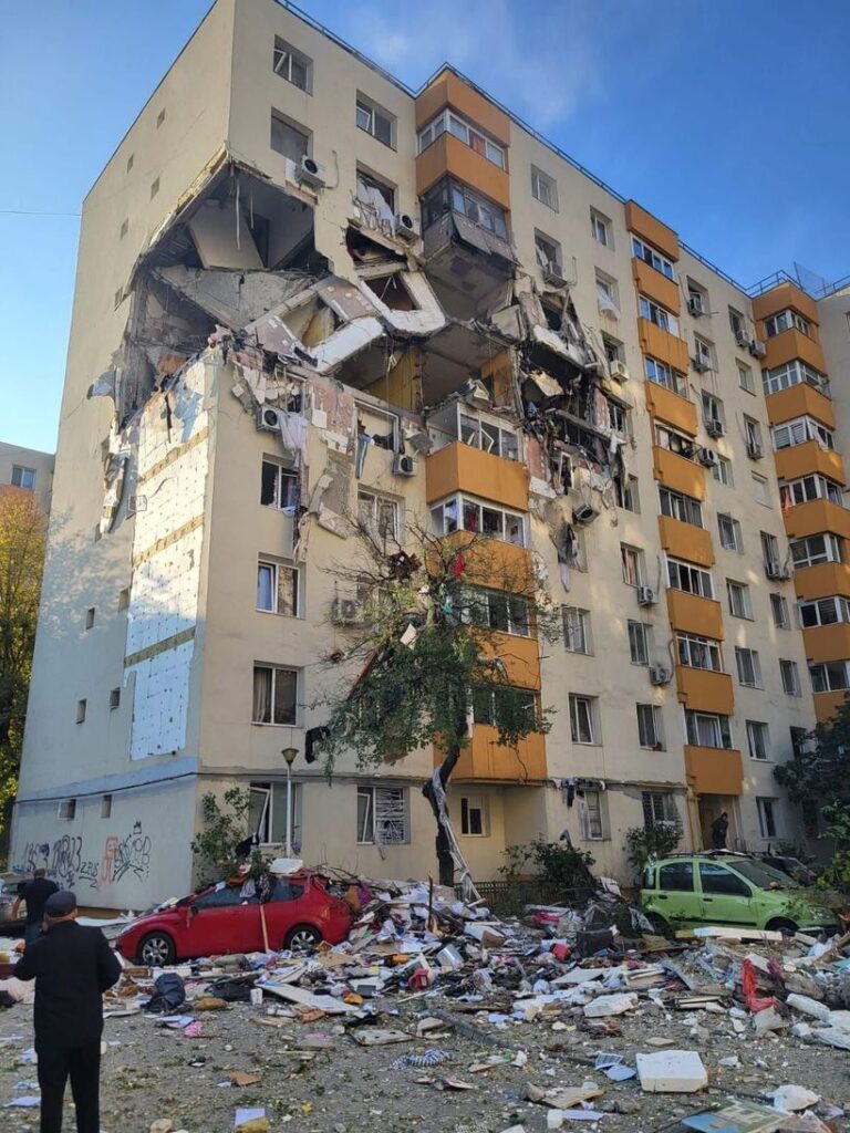 Explozie puternică într-un bloc. A fost activat Planul Roșu de Intervenție