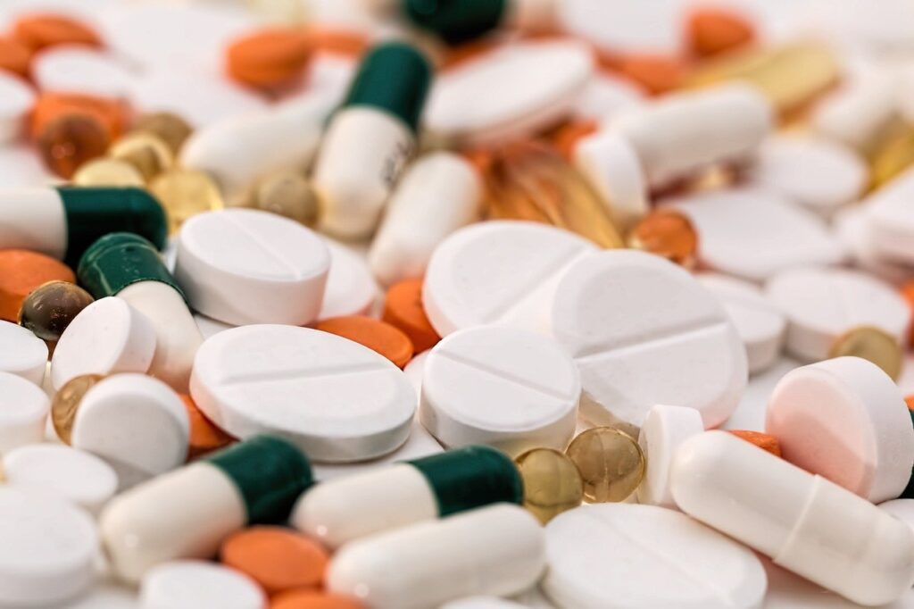 Una din șase infecții bacteriene este acum rezistentă la medicamentele standard
