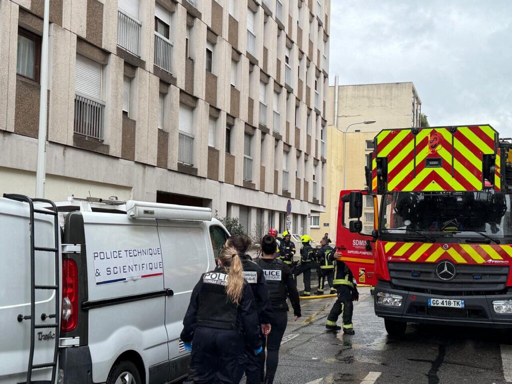 Patru persoane au murit într-un incendiu izbucnit la subsolul unui bloc din Lyon