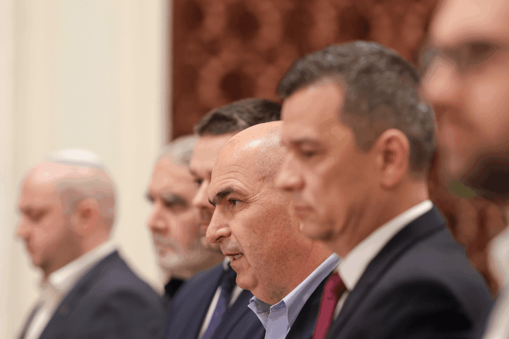 Coaliția de guvernare se reunește pentru a discuta ultima variantă a reformei administrației