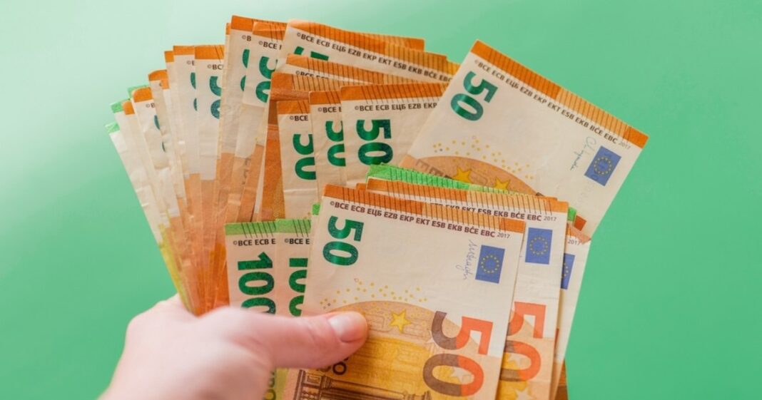 160 de colete cu bancnote contrafăcute, capturate în Portul Constanța