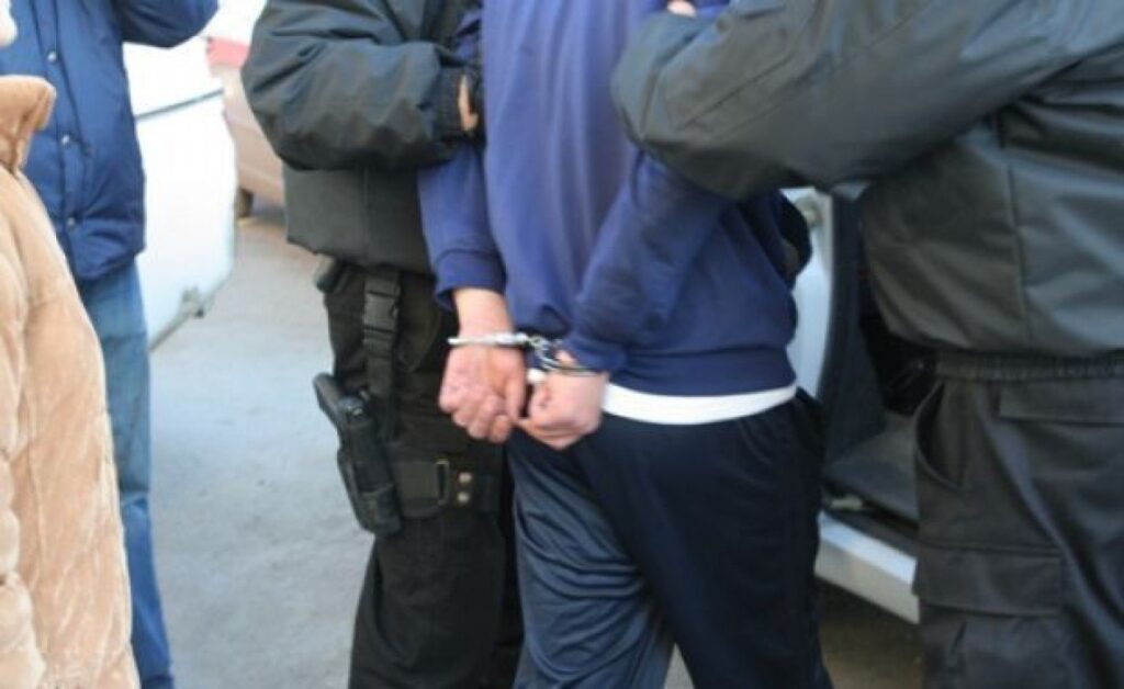 O femeie a fost ucisă de concubinul recidivist. Bărbatul a fost arestat preventiv