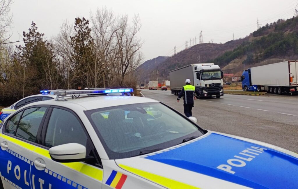 Polițiștii mehedințeni sau reținut 7 permise și au dat 76 de amenzi