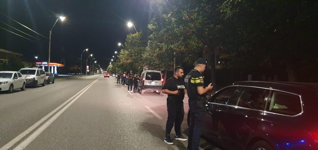 Mehedinți: Polițiștii rutieri au dat 136 de amenzi și au reținut 10 permise