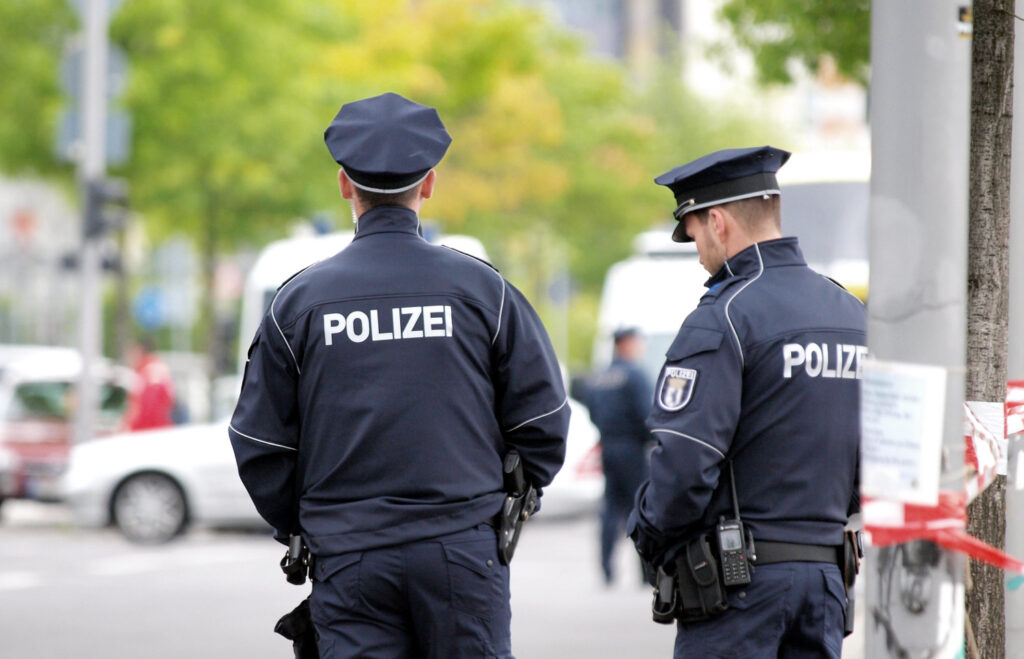 Poliția germană a prins mai multe persoane, printre care un român, după ce au furat roți de Audi și Porsche