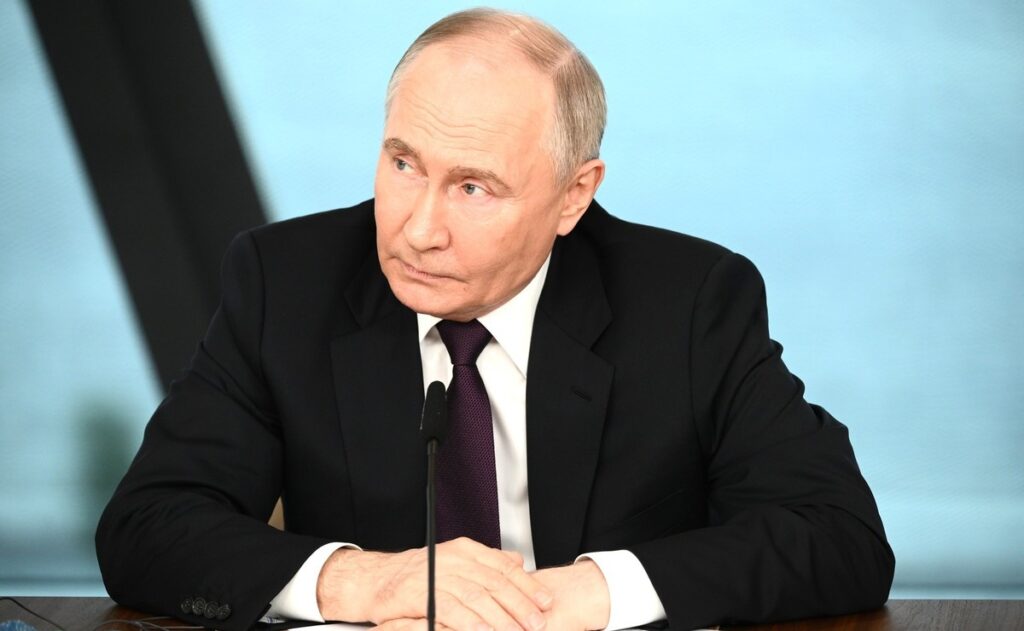Exercițiu de atac nuclear în Rusia, urmărit de la distanţă de Putin