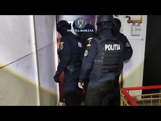 (VIDEO) Bărbat bătut în fața casei la Mușetești – percheziții efectuate de polițiștii gorjeni